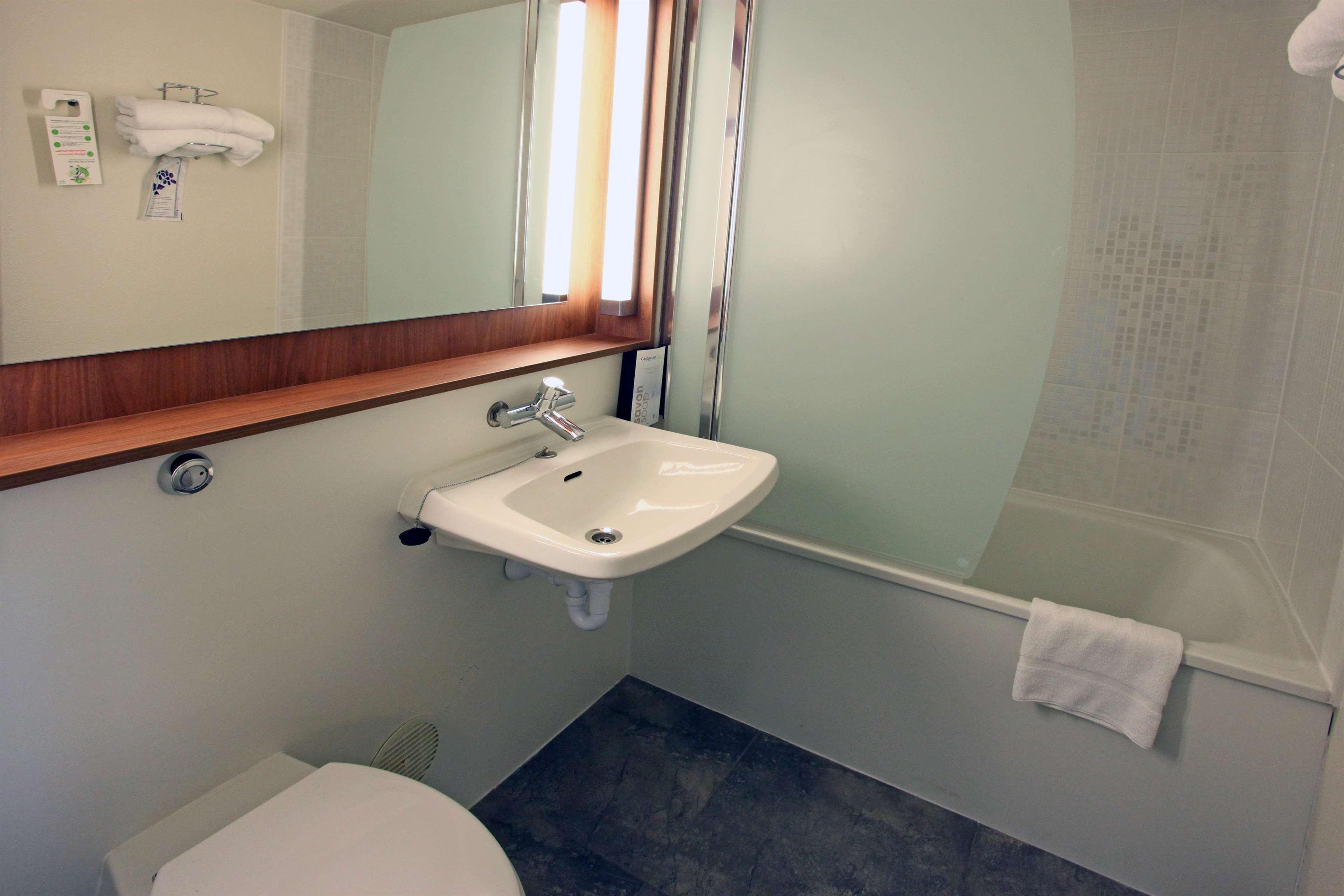Campanile Angers Ouest - Beaucouze Hotel Eksteriør billede
