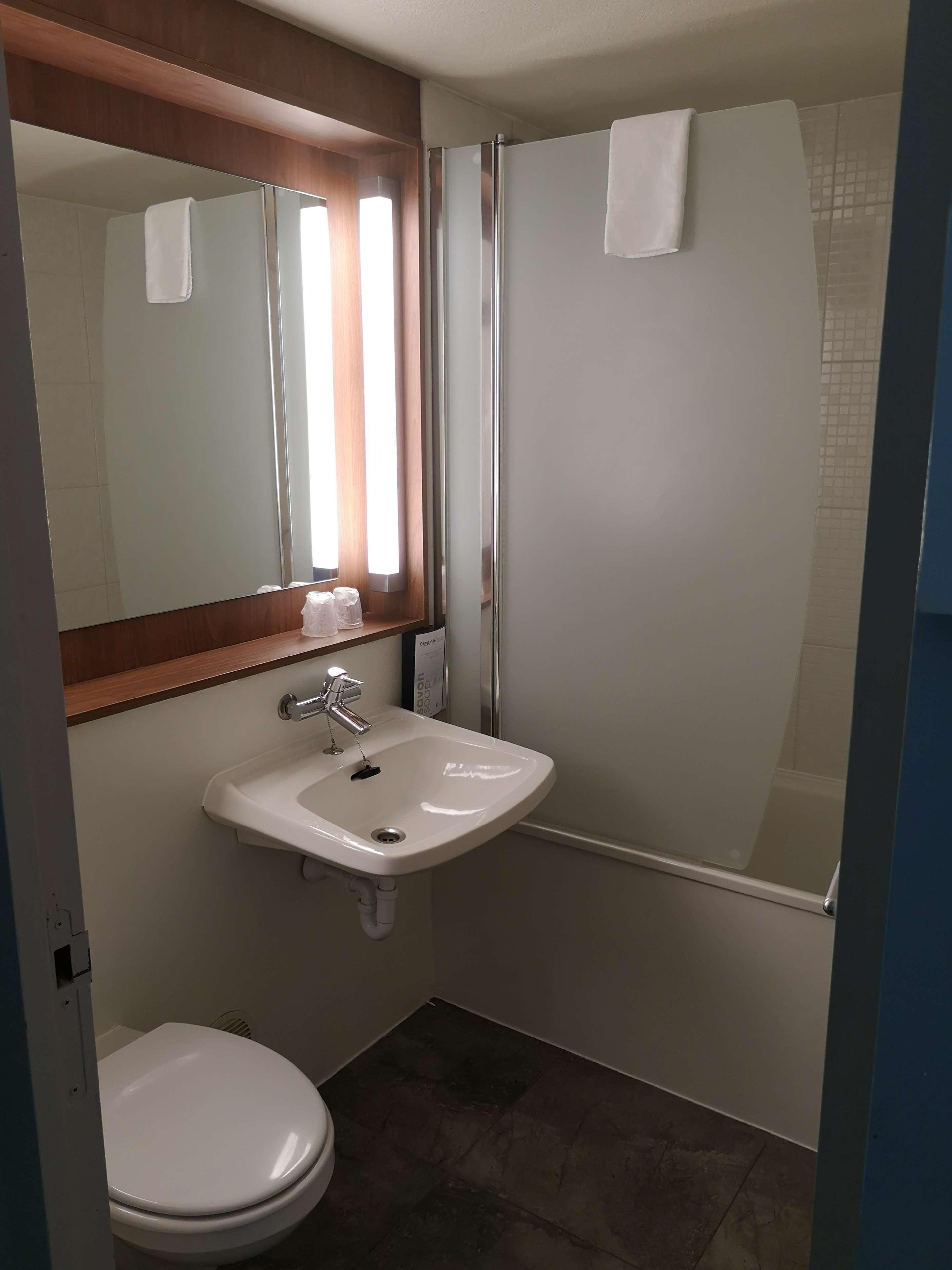 Campanile Angers Ouest - Beaucouze Hotel Eksteriør billede
