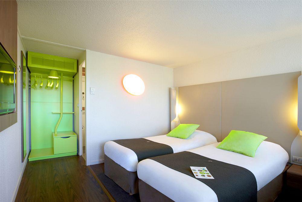 Campanile Angers Ouest - Beaucouze Hotel Værelse billede